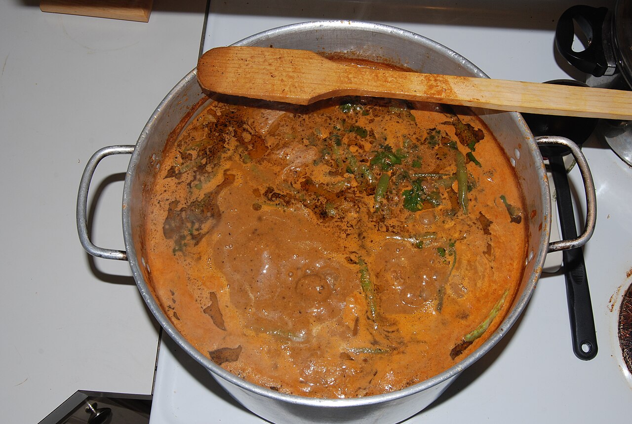Pepián cooking in the pot